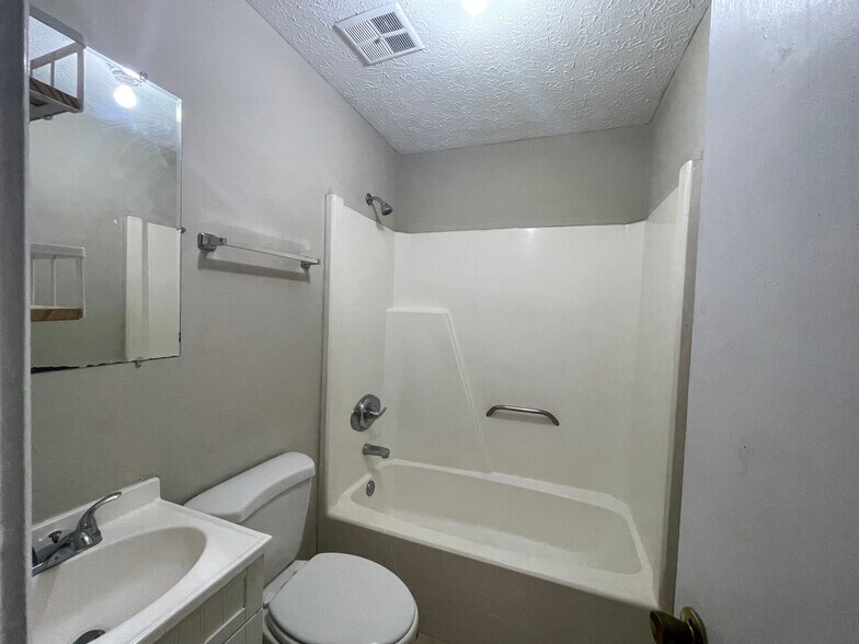 Building Photo - 68 Cedar Hill Cir