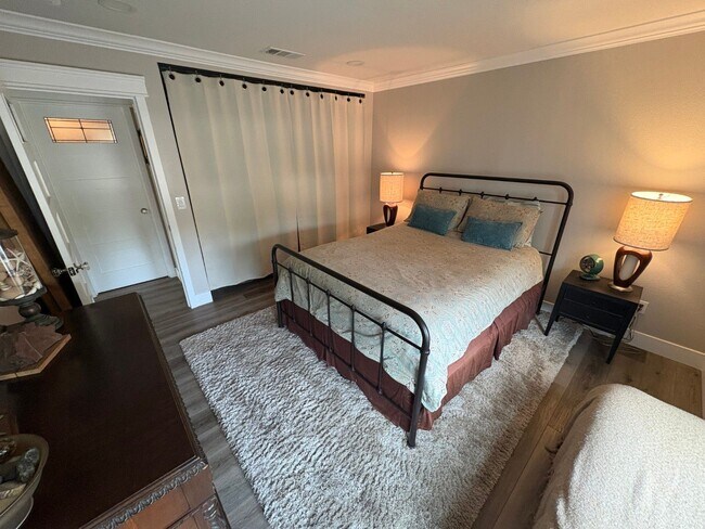 Building Photo - Remodeled Craftsman style 3 bedroom (with 4th office/bedroom), 3 bathroom home - this is NOT your...