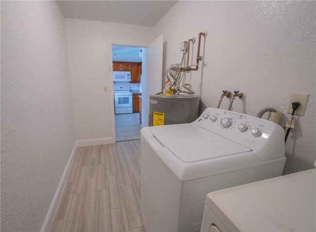 Building Photo - 5332 NW 29th Ct