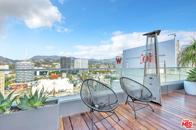 Building Photo - 6250 Hollywood Blvd