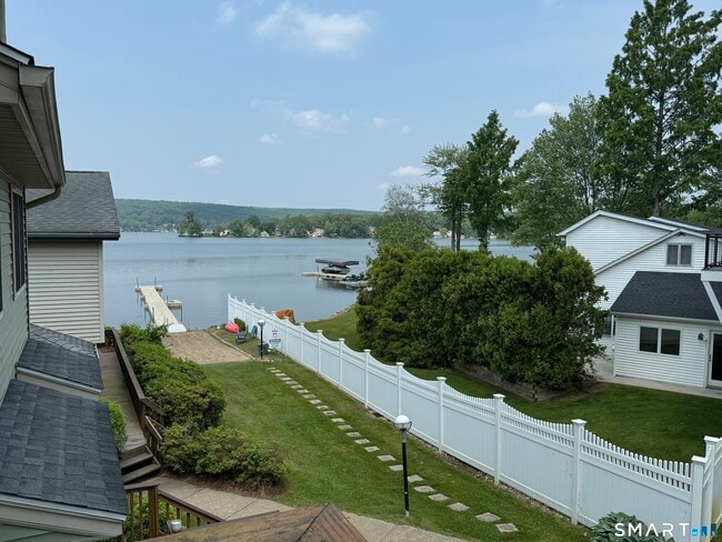 Building Photo - 7 Clearwater Ln