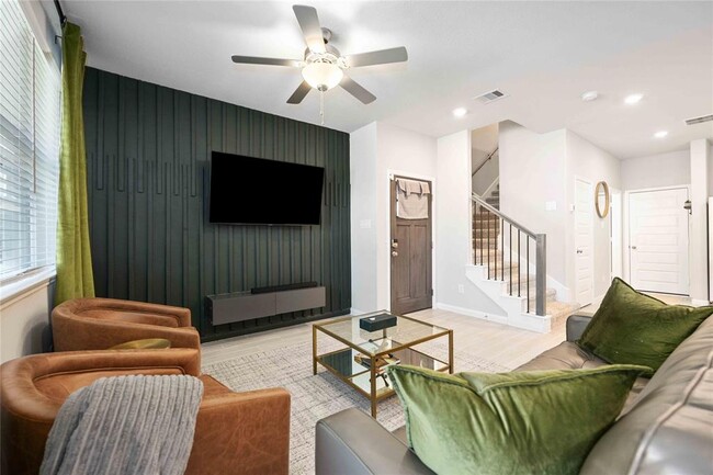 Building Photo - 16106 Oregon Oak Dr