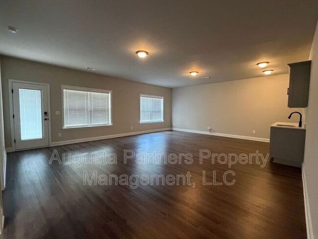 Building Photo - 3500 Hilltop Trl