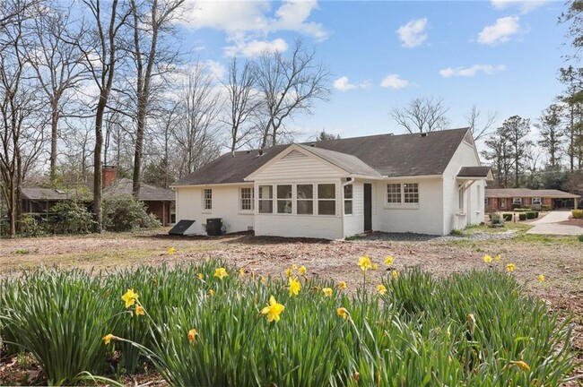 Building Photo - 262 Atwood Dr NW