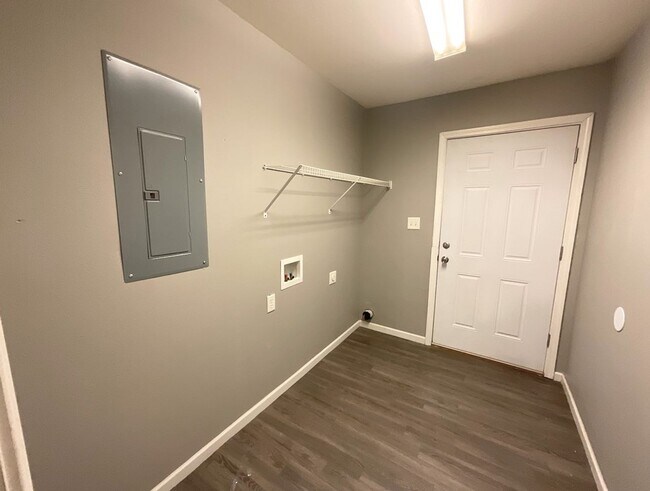 Building Photo - 2140 N Travis