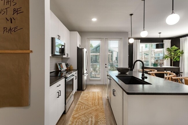 Building Photo - 2403 Mall Dr