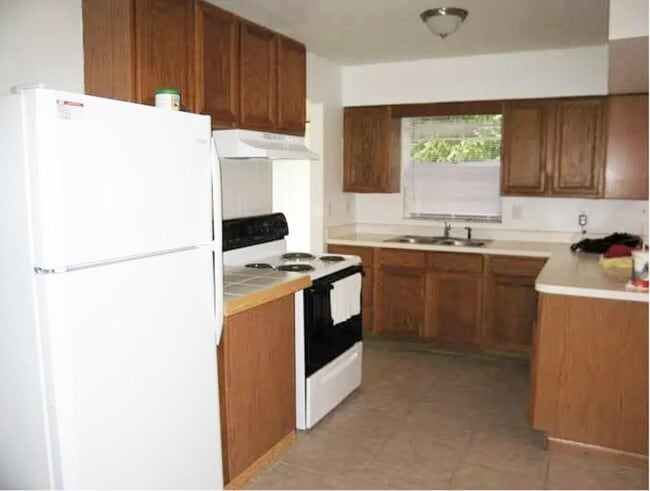 Building Photo - 427 W Alamo Dr