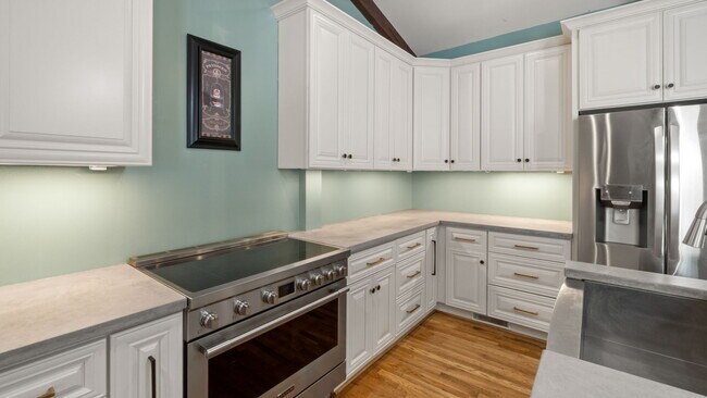 Building Photo - 5745 Riviere Dr