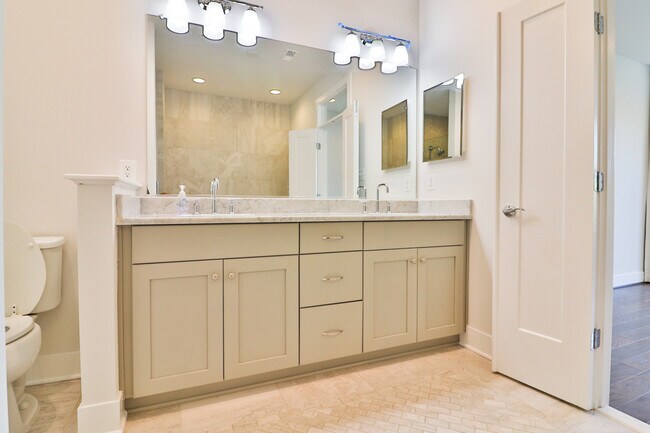 Building Photo - 1424 Piccard Dr