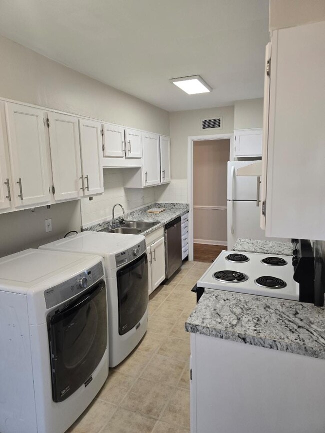 Building Photo - 4882 Amboy Rd