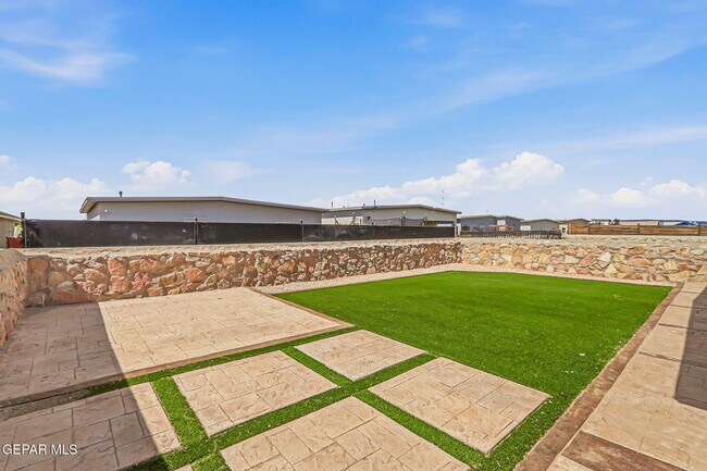 Building Photo - 14925 Tierra Mirage Ave