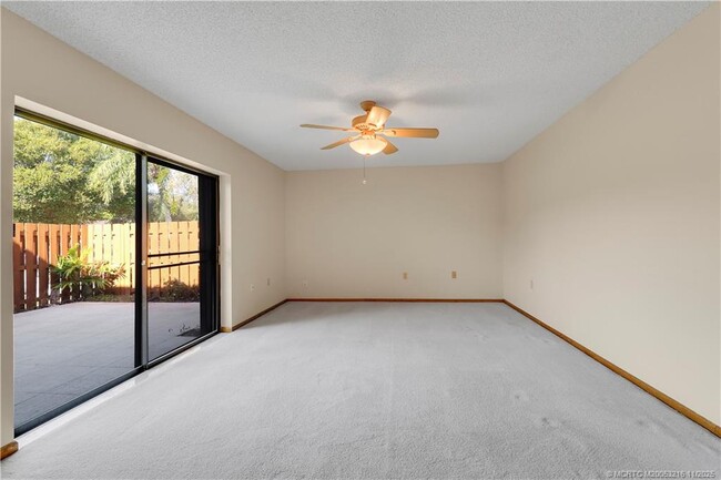 Building Photo - 5662 SE Windsong Ln