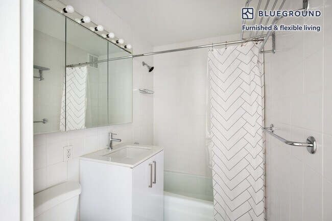 Building Photo - 484 2nd Ave