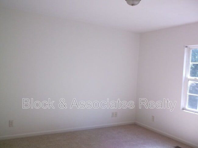 Building Photo - 4138 MacArthur St