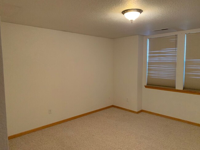 Building Photo - Nice Townhome in Central Loveland