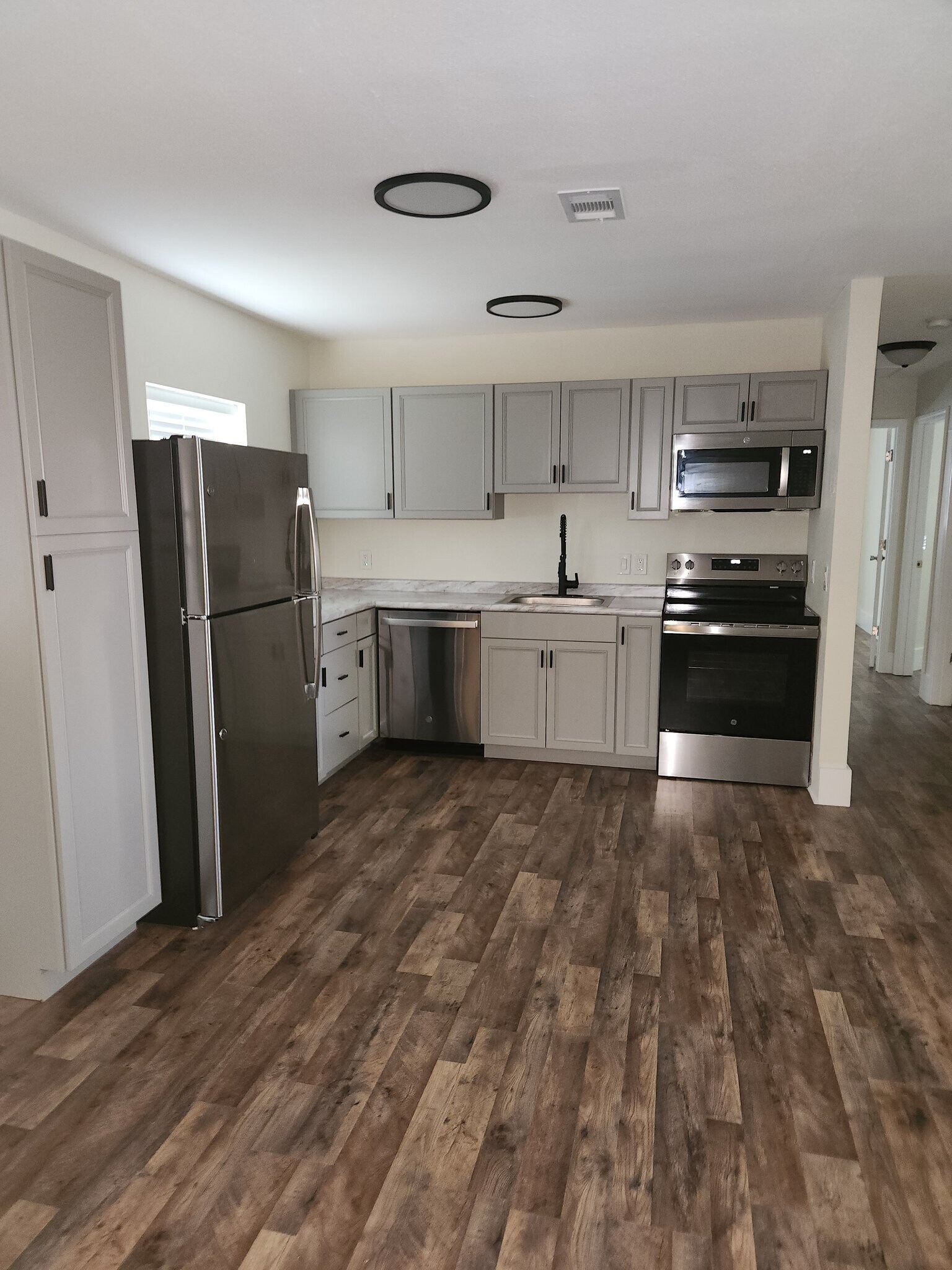 Building Photo - 202 Hill Dr