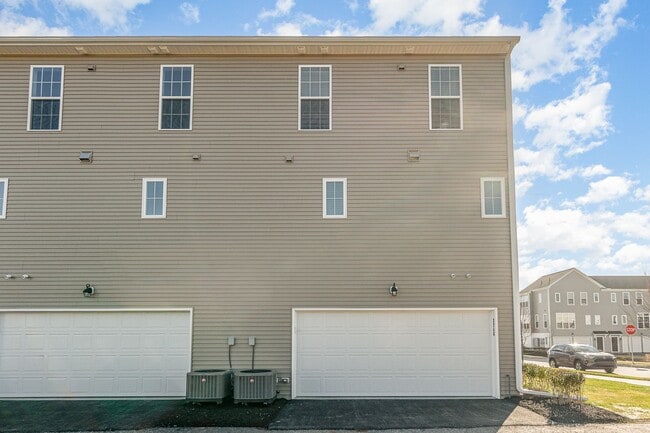 Building Photo - 3246 Parade St