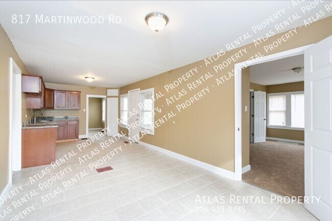 Building Photo - 817 Martinwood Rd