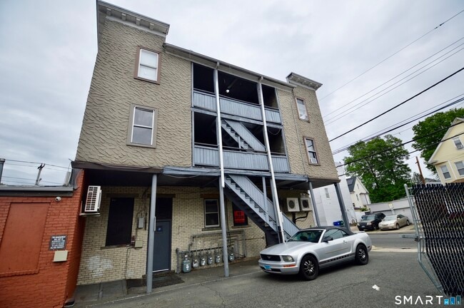 Building Photo - 2343 Barnum Ave