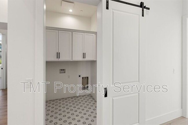 Building Photo - 9046 Ventura St