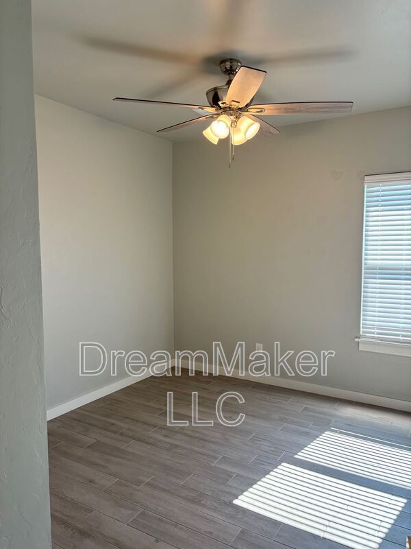 Building Photo - 5225 Red Maple Ave