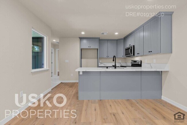 Building Photo - "Charming 2-Bedroom 1-Bath in Fair Oaks!"