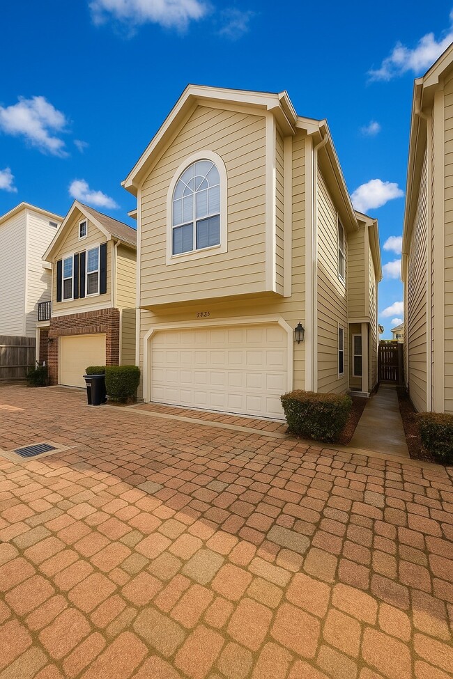 Primary Photo - 2939 Clinton Dr