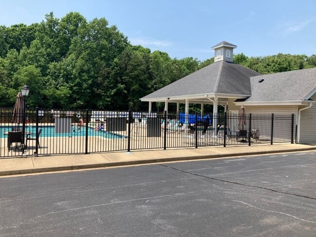 Building Photo - Simpsonville