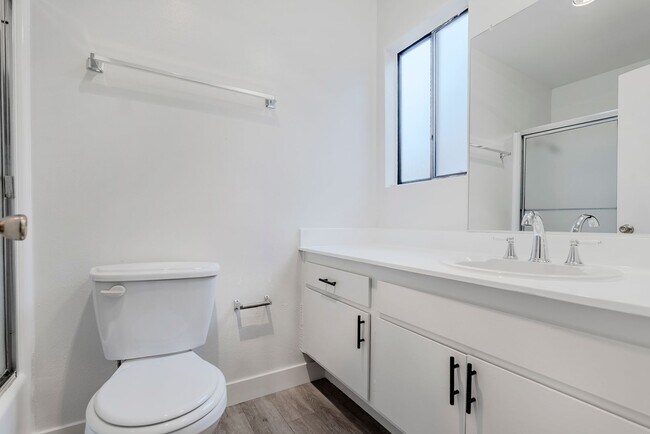 Building Photo - Chatsworth Rent This Now