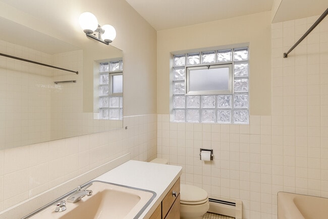 Building Photo - 4900 Ridgewood Ave