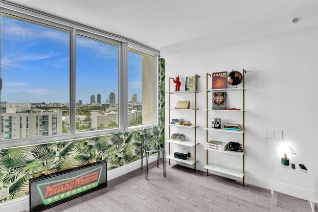 Primary Photo - 1100 West Ave
