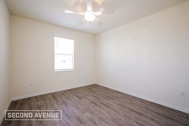 Building Photo - 2721 NW 18th Pl