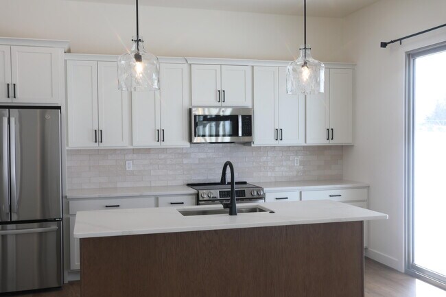 Building Photo - 4512 Estacada Dr