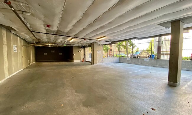 Building Photo - 4547 8th Ave NE