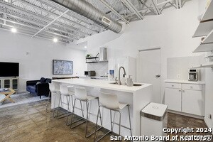 Building Photo - 1115 S Alamo St