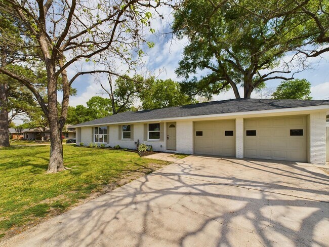 Primary Photo - 2231 Latexo Dr