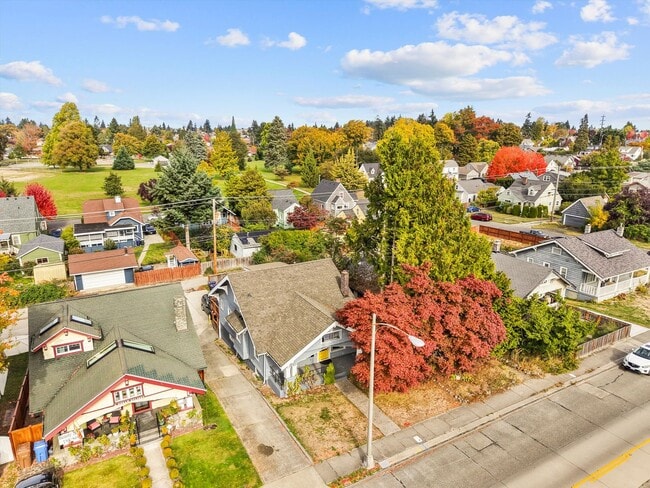 Building Photo - 4111 6th Ave