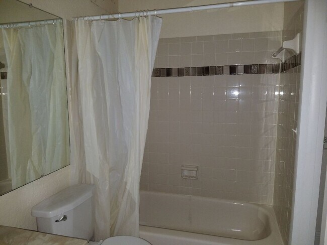 Building Photo - 3934 Versailles Dr