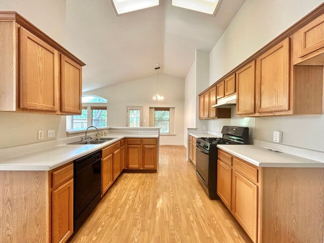 Building Photo - Charming 3/BR 2/BA One-Level Home with Fen...