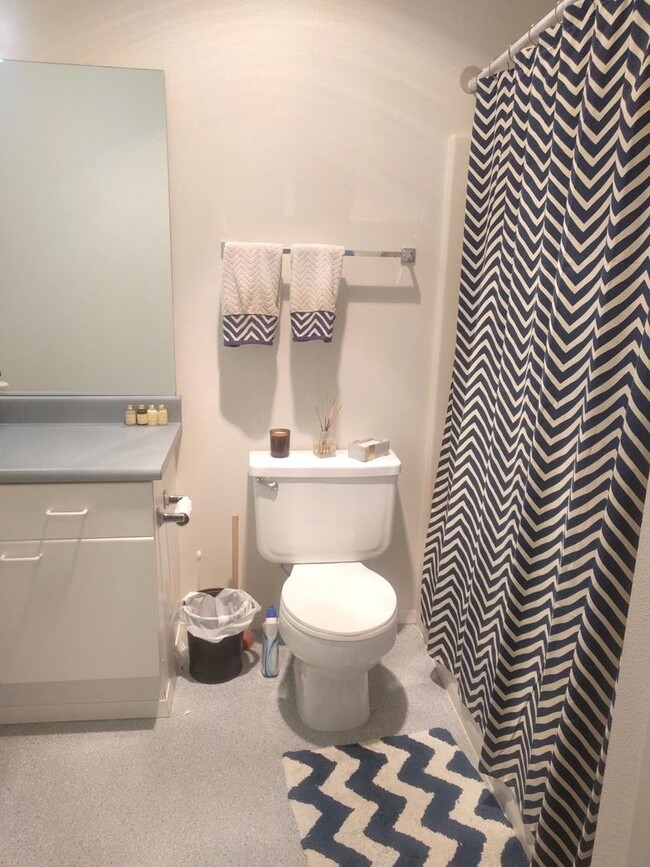 Building Photo - Gorgeous 1 bedroom in the heart of Queen A...