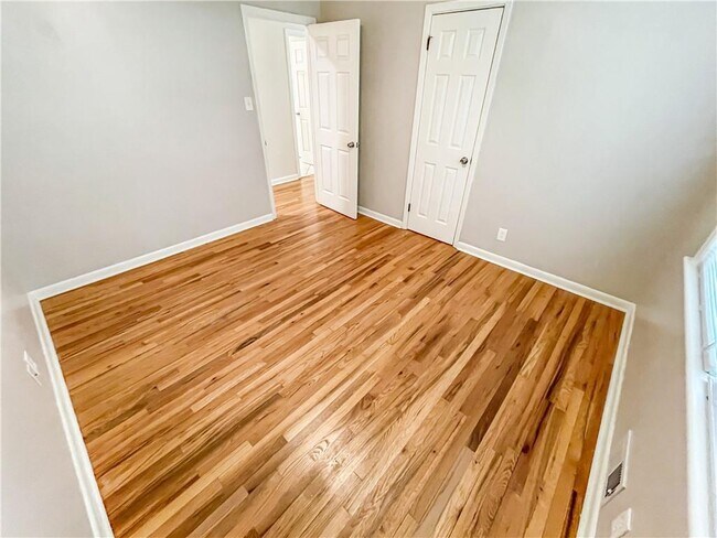 Building Photo - 2307 Rubart Dr