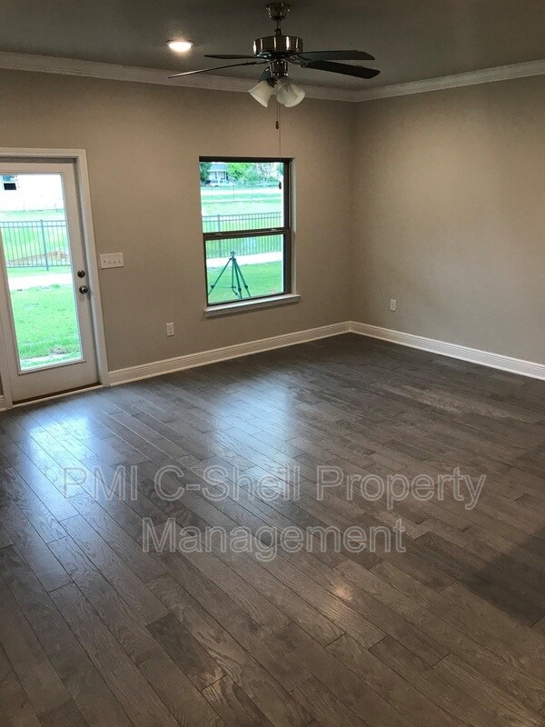 Building Photo - 357 S E St