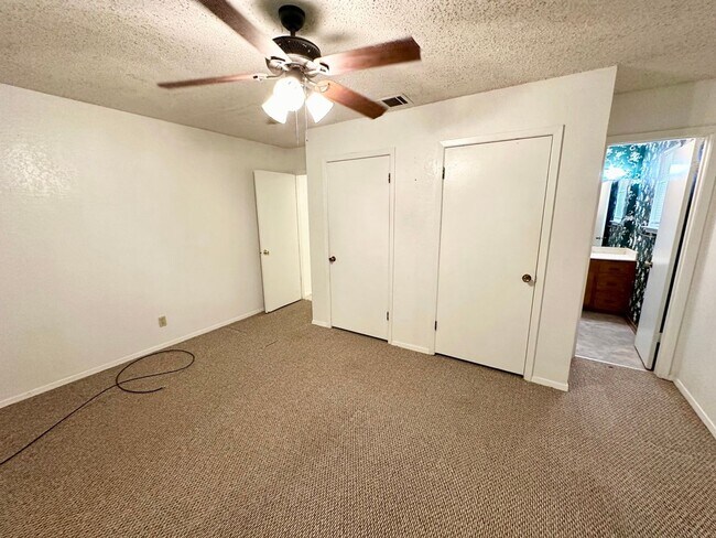 Building Photo - Spacious 3/2 in Midway ISD