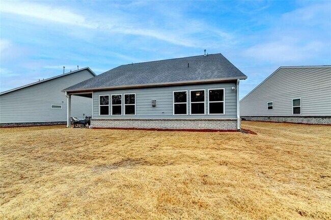 Building Photo - 811 Pineberry Ct