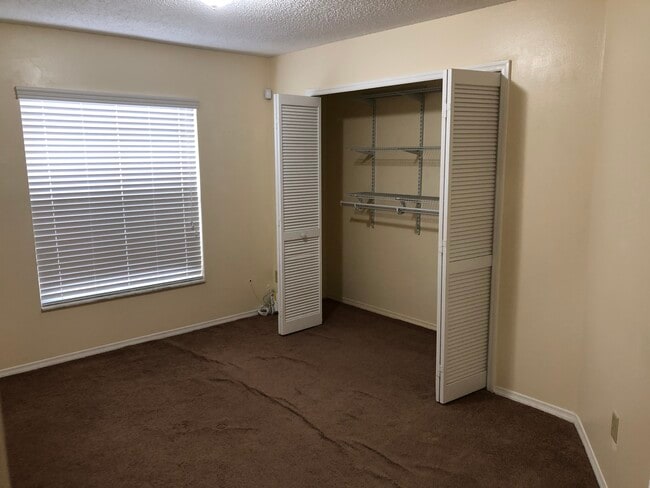 Building Photo - 941 Vista Palma Way