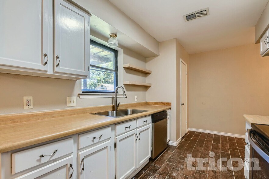 Building Photo - 716 Fair Meadows Dr