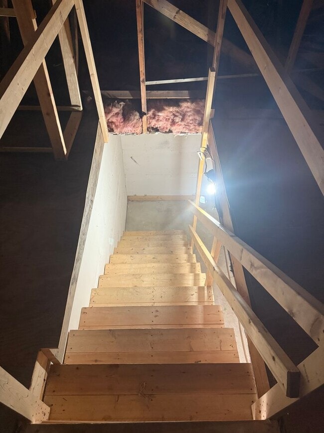 Building Photo - 2 bedroom possibly 3 with oversized Garage...