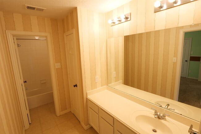 Building Photo - 22719 Sierra Lake Ct