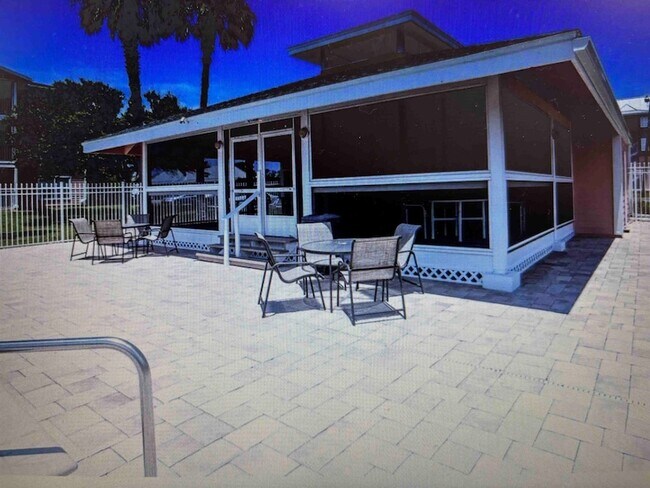 Building Photo - 204 16th St