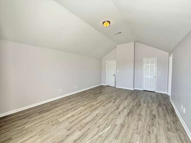 Building Photo - Updated 4BD, 2.5BA Raleigh Home With Easy ...